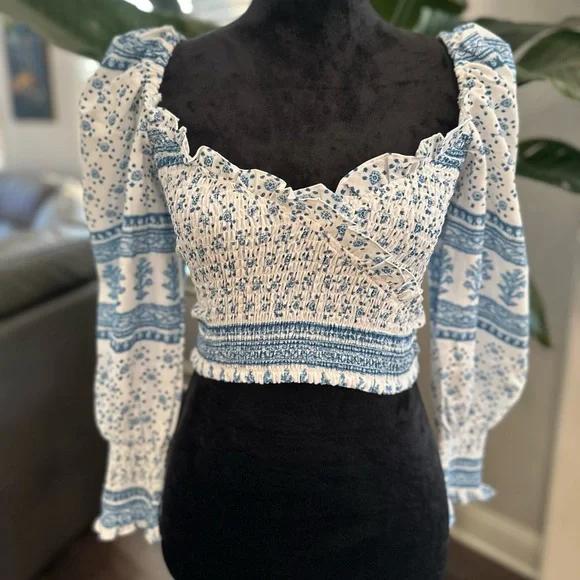 ✨NWT✨ 70°F/21°C Long Smocked Balloon Sleeve Crop Top Women Large White Blue - Picture 7 of 13